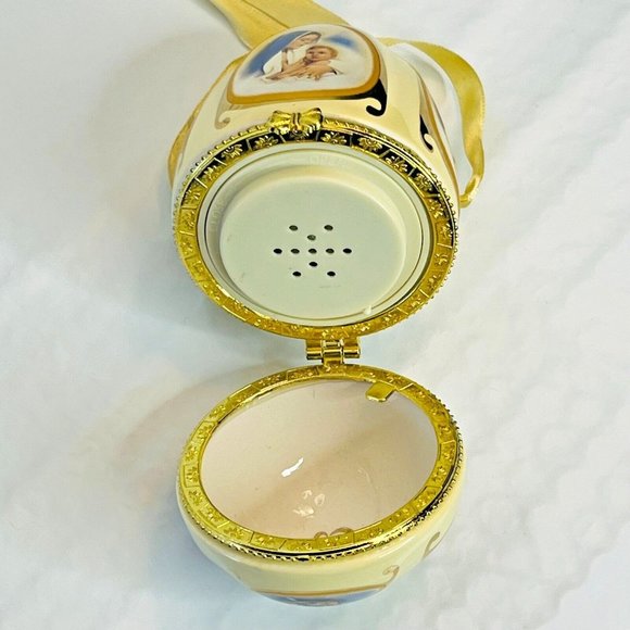 Mr Christmas Valerie Parr Hill Ivory Porcelain Musical Egg Christmas Tree Orname - Picture 4 of 15